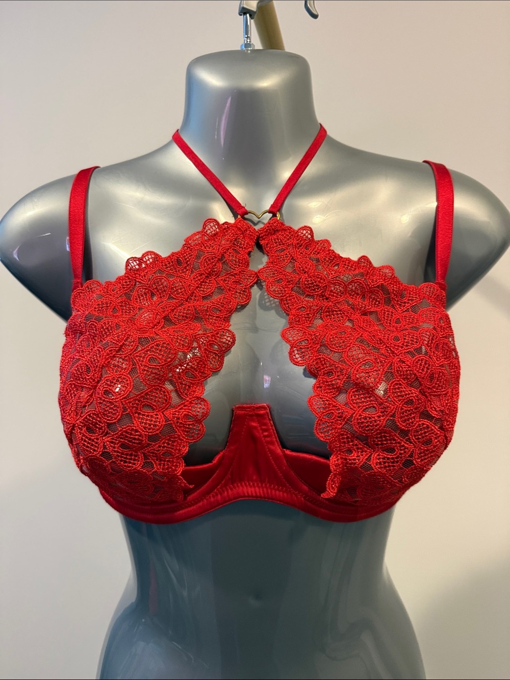 Victoria's Secret Dream Angels Red Heart Lace Open Cup Halter Bra 34DD